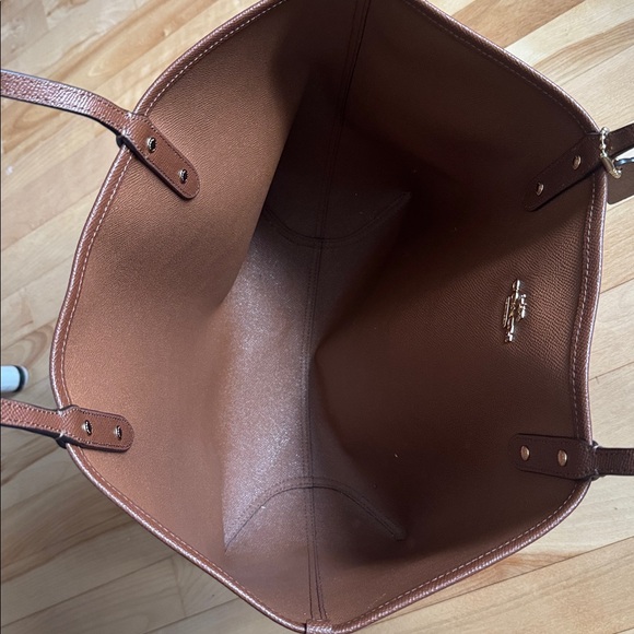 Coach F36658 Signature Reversible City Tote Gold/Khaki/Saddle NWOT gorgeous - Picture 4 of 6